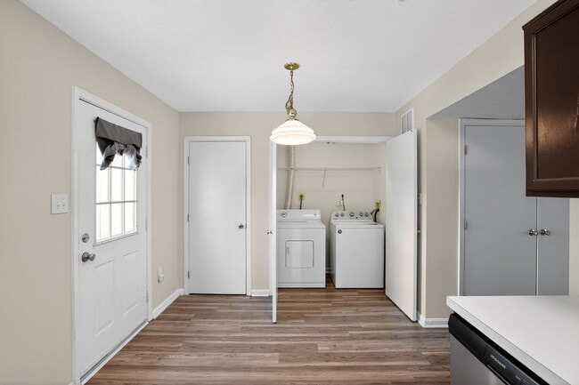 Building Photo - 46095 Maria Way