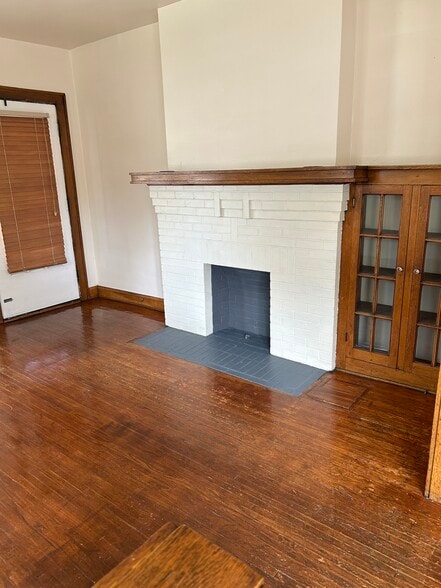 Building Photo - 2870 Indianola Ave
