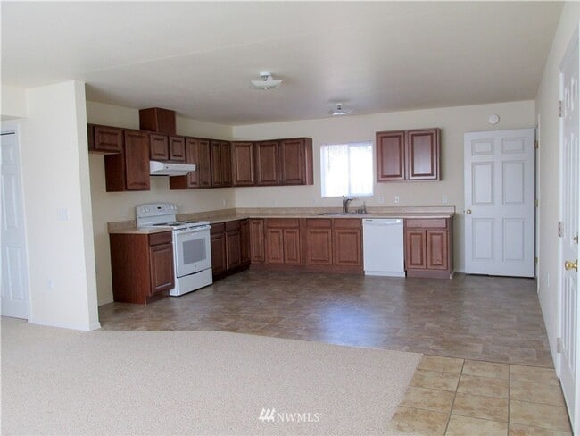 Building Photo - 2 Bed 2 Bath Home on Corner!