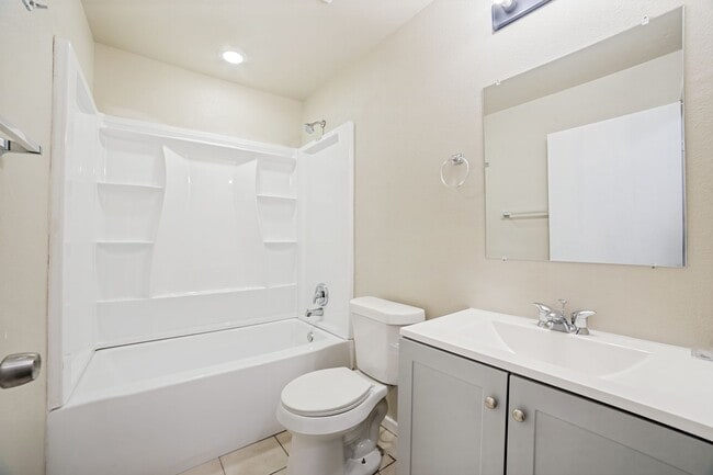 Building Photo - NEWLY-REMODELED 3-BEDROOM HOME IN HERITAGE SUBDIVISION
