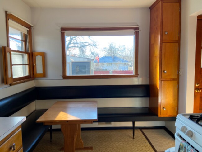 Building Photo - 100 91st Ln NE