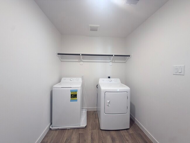 Building Photo - 3563 Lovebird Ln