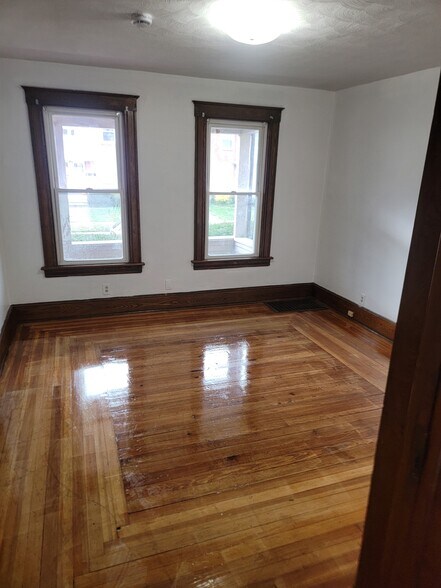 Building Photo - 110 S Burritt St