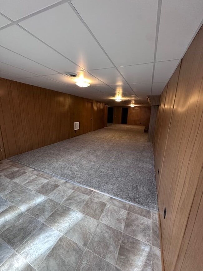 Building Photo - Maryville 37803 - 5 bedroom, 3 bath home - Contact Karen Robertson (865) 454-7626