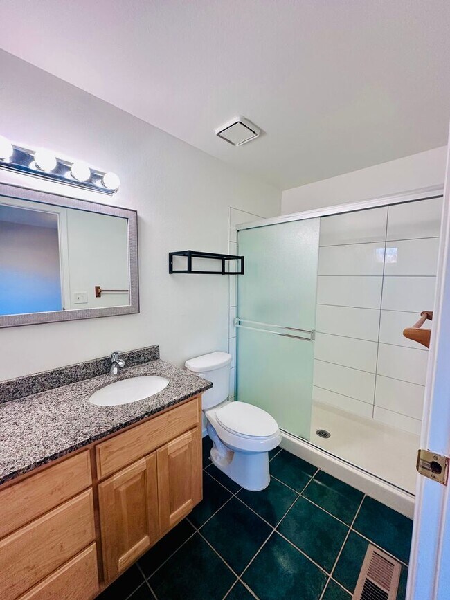 Building Photo - Charming Three Bedroom in Old Northwest Reno - Sewer & Trash Included! Available NOW!