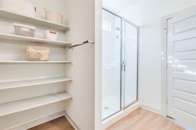 Building Photo - 10932 Defender Trl