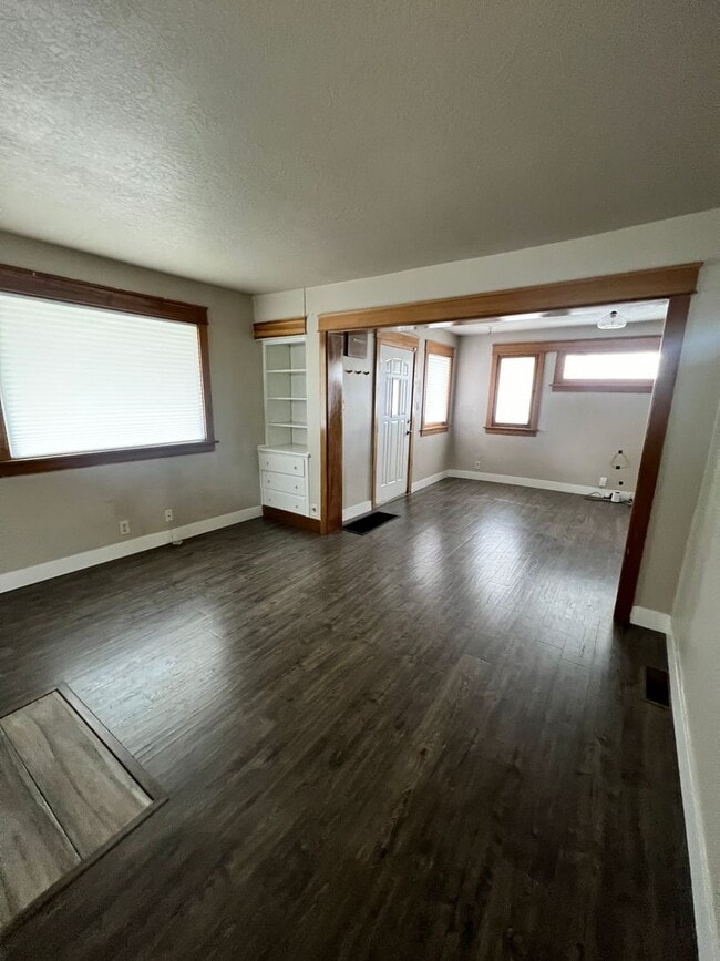 Building Photo - Newly Remodeled House in West Valley for Rent