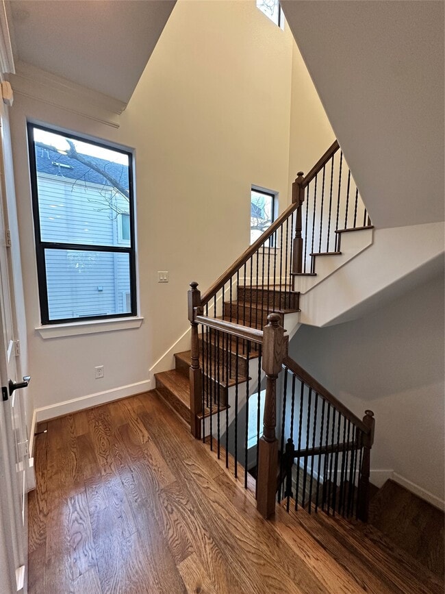 Building Photo - 615 W 27th St