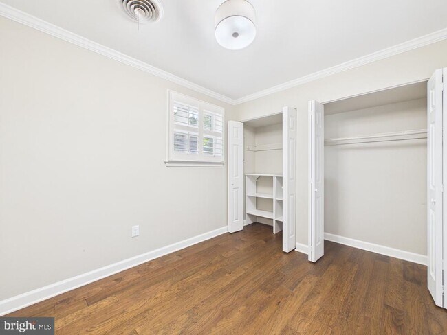 Building Photo - 9201 Cherrytree Dr
