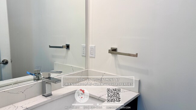 Building Photo - 2Bd/1.5 Bth. Close to Shopping, Bay Bridge...