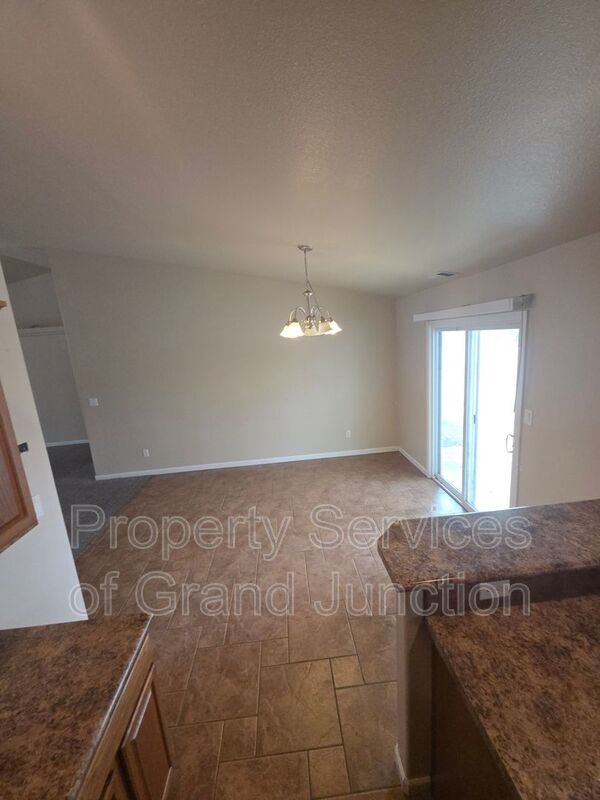 Building Photo - 3018 Oakwood Dr