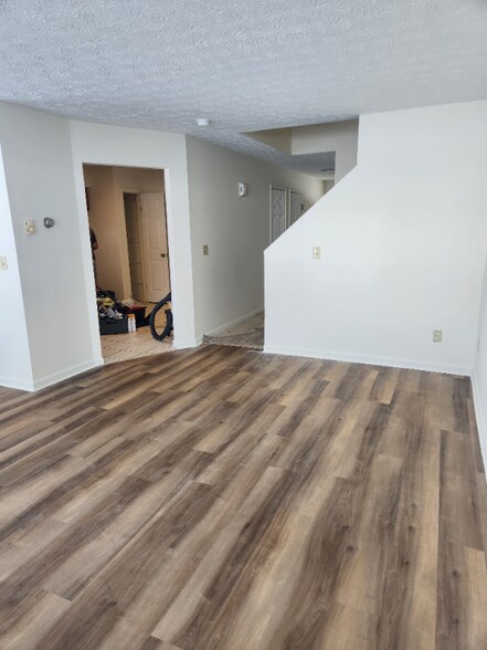 Building Photo - 4949 Catherine Ct