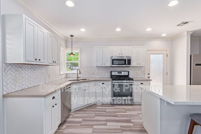 Building Photo - 1513 E Earll Dr