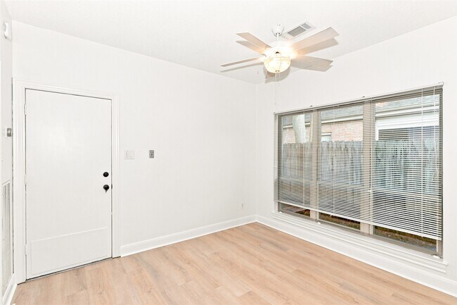 Building Photo - 2234 Foreland Dr