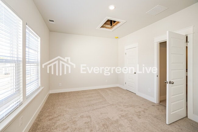 Building Photo - 129 Bloomsbury St