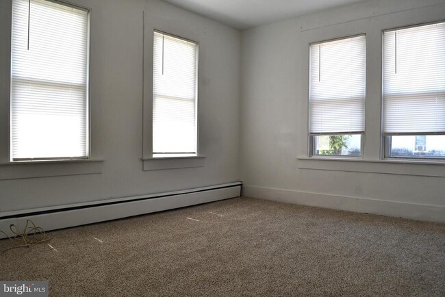 Building Photo - 4 E Milby St
