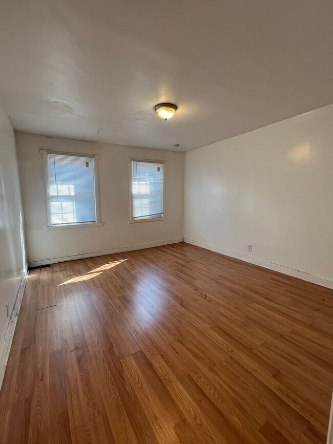 Building Photo - Spacious 2 Bedroom House Coming Soon 07/01