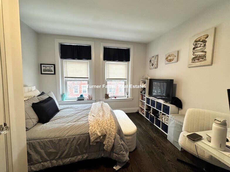 Building Photo - 7 Strathmore Rd