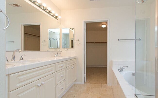 Building Photo - 2159 Island Shore Way