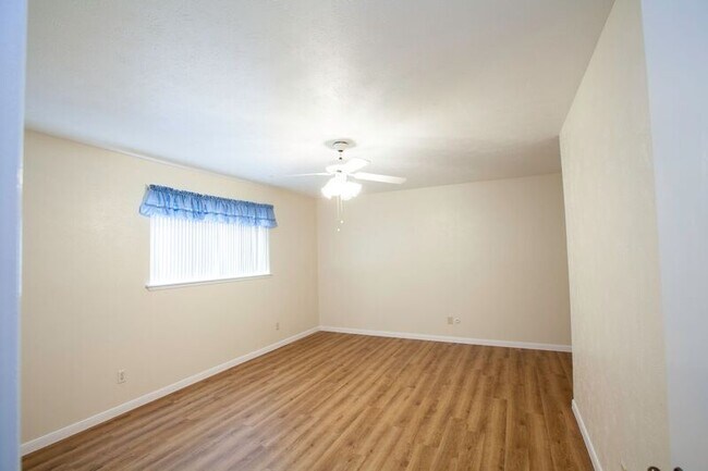 Building Photo - 921 Mossvine Dr