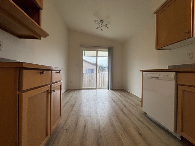 Building Photo - 5614 103rd St NE