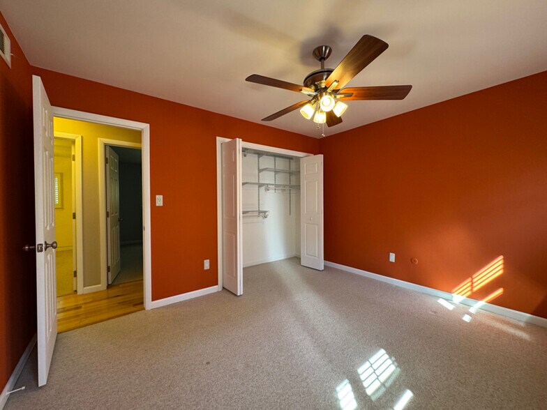 Building Photo - 197 Randall Dr