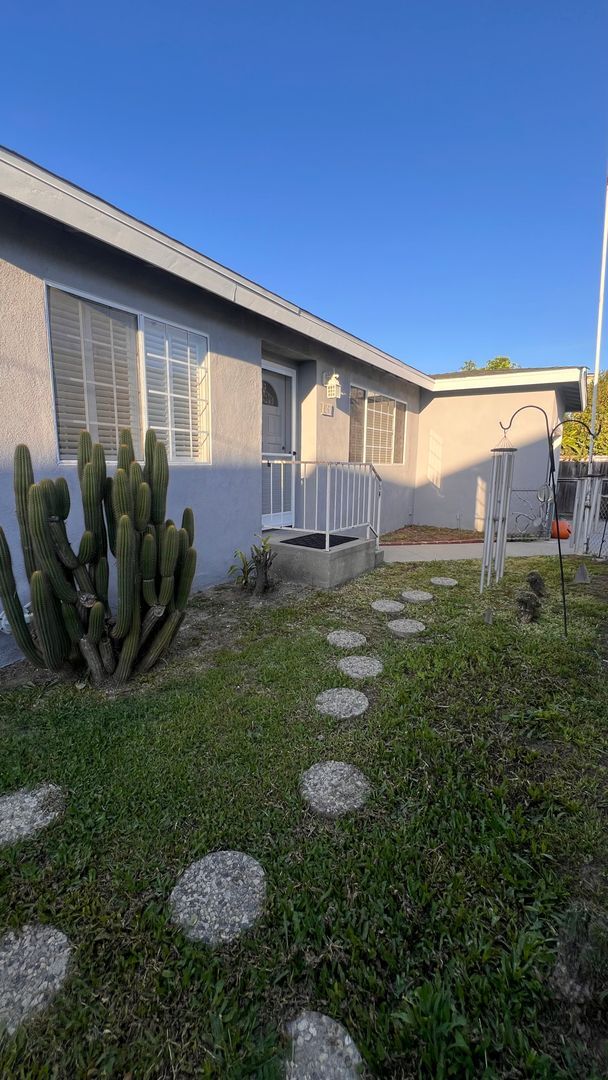 Building Photo - Private Back House with single garage & yard