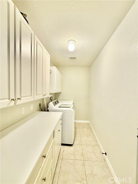 Building Photo - 30902 Club House Dr