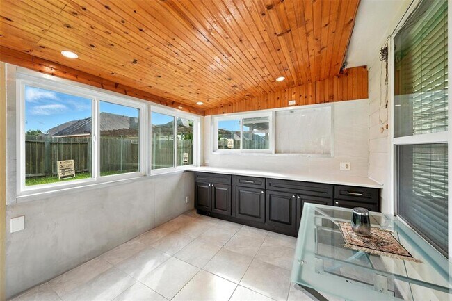Building Photo - 9219 Gilbert Hollow Dr