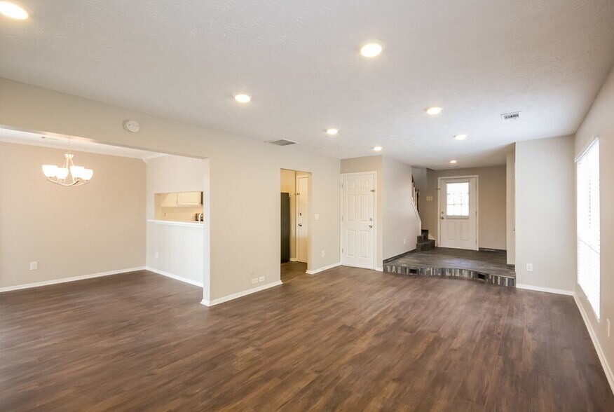 Building Photo - 871 Hampton Hill Ct
