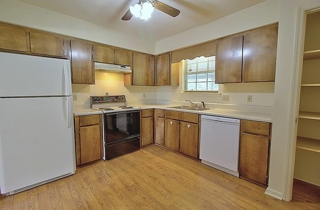 Building Photo - 784 Inwood Dr