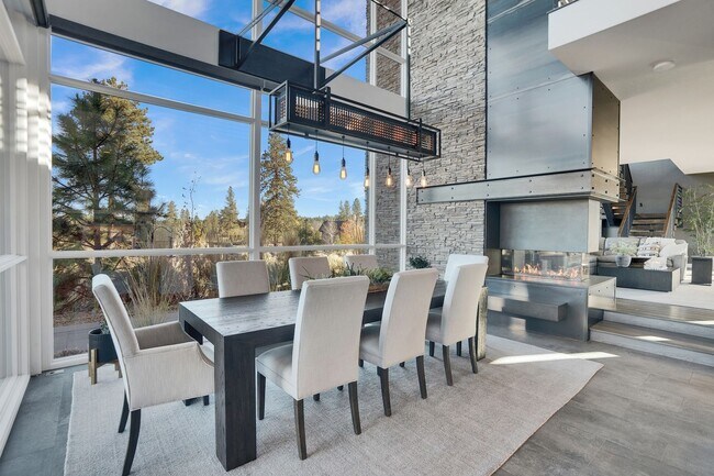 Building Photo - Contemporary Fully Furnished Four Bed Four Bath Masterpiece in Tetherow