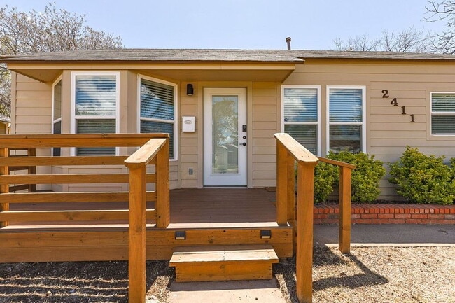 Building Photo - Cute 2 Bedroom Close to Texas Tech