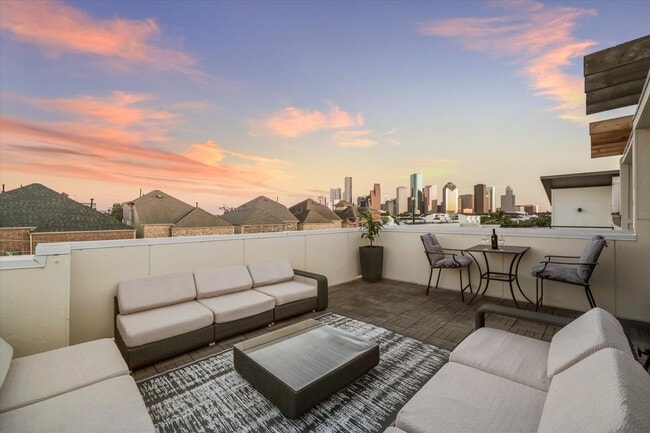 Building Photo - 1717 Silver St