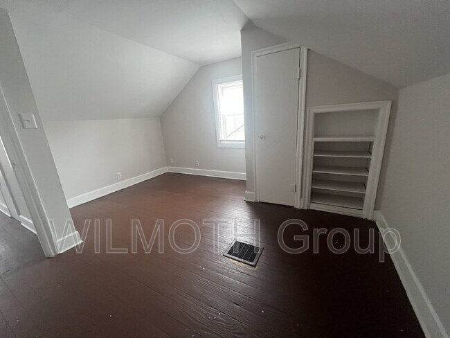 Building Photo - 3915 Hillside Ave