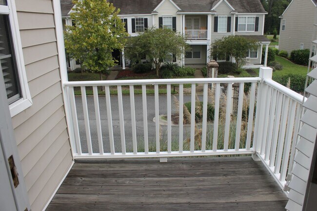 Building Photo - Four Bedroom Town Home with Two Car Garage in University Park-Renovated! Half Off First Month For...