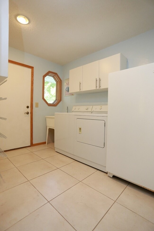 Building Photo - 4 BD Brooklyn Park Home for Rent