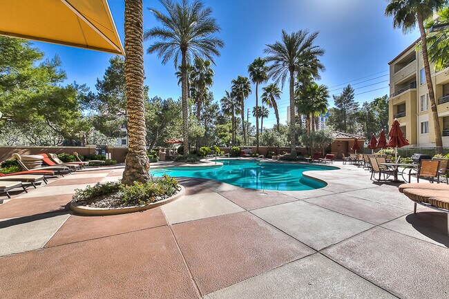 Building Photo - 270 E Flamingo Rd