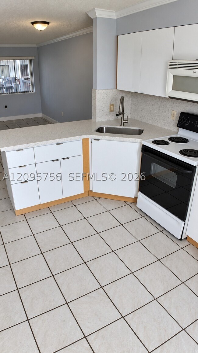 Building Photo - 5290 W 21st Ct