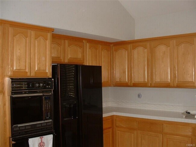 Building Photo - 3 Bedroom Condo For Lease in a gated commu...