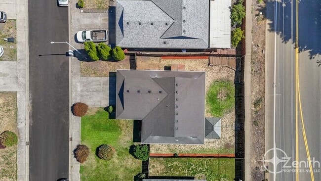 Building Photo - 16909 NE 19th St