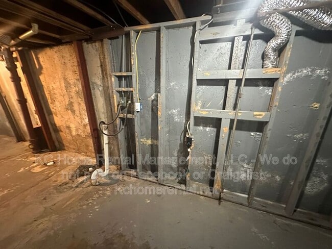 Building Photo - 6401 W 72nd Terrace