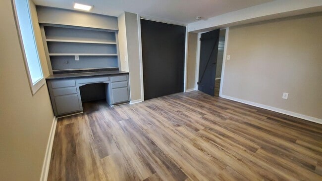 Building Photo - Updated 4 BR / 3 BA SFH w/ Hdwd Flrs, Sunny Porch, 2-car Garage in Robbinsdale!