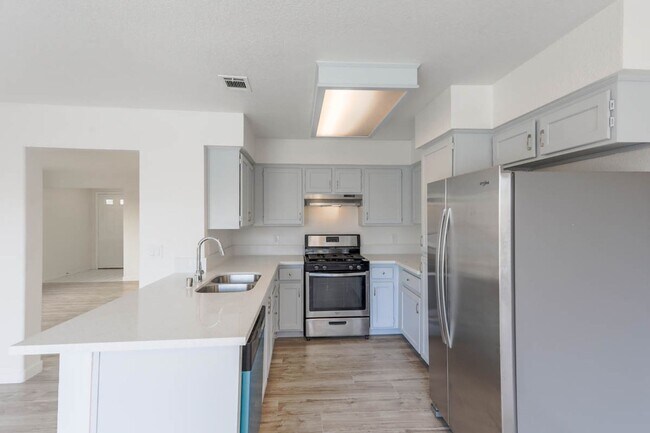 Building Photo - 3 Bed, 2.5 Bath Henderson Beauty