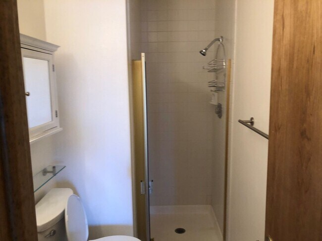 Building Photo - 2 BR Condo in gated community with many ut...