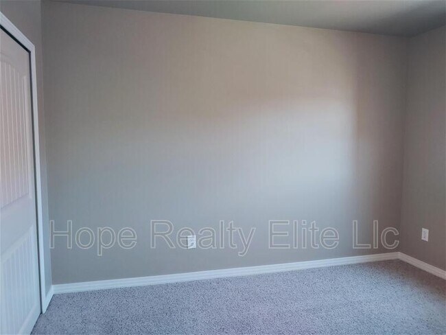 Building Photo - 1555 Promontory Bluff View