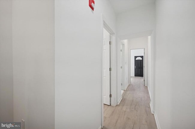 Building Photo - 4926 W Thompson St