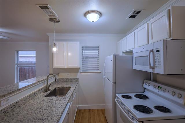 Building Photo - 1208 Village Garden Dr