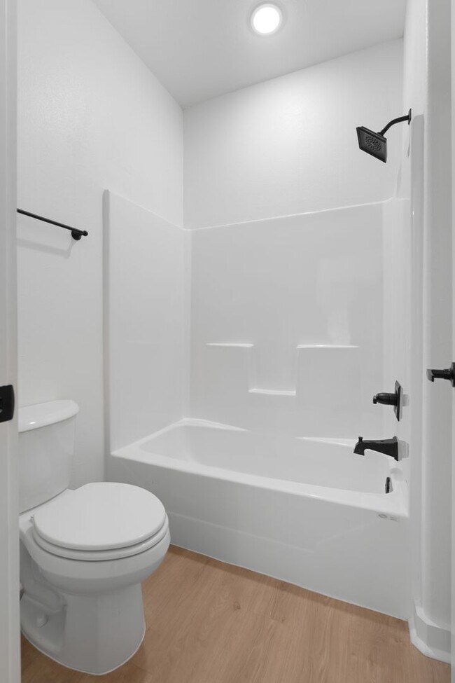 Building Photo - !Abbington Subdivision! $1000 MOVE IN SPECIAL