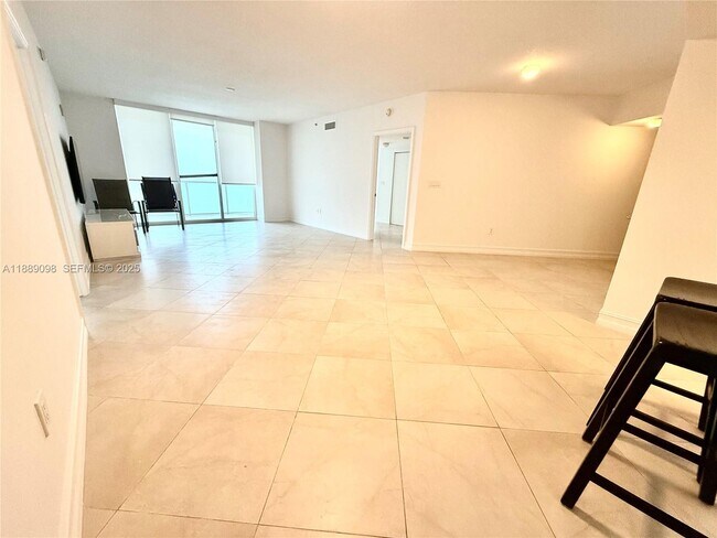 Building Photo - 16699 Collins Ave